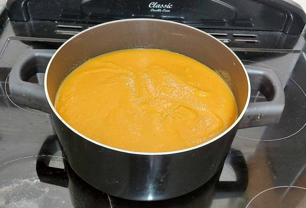 BorderlandCally's tweet photo. The good thing about having a mad fit of doing stuff last night... it meant I didn't have much to do to actually get some proper tea tonight instead of rubbish! ๐
#homemadesoup #carrotandcoriander #teasorted #lazybones https://t.co/kpSx9lxl0Z