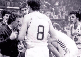 Pucurull's tweet photo. Longevitat esportiva. Aito Garcia Reneses, amb 75 anys, entrena els joves talents del Joventut. Tal dia com avui de 1973, amb 27, va debutar com a entrenador en el Cotonificio de Badalona. https://t.co/nCsHxRtkGt