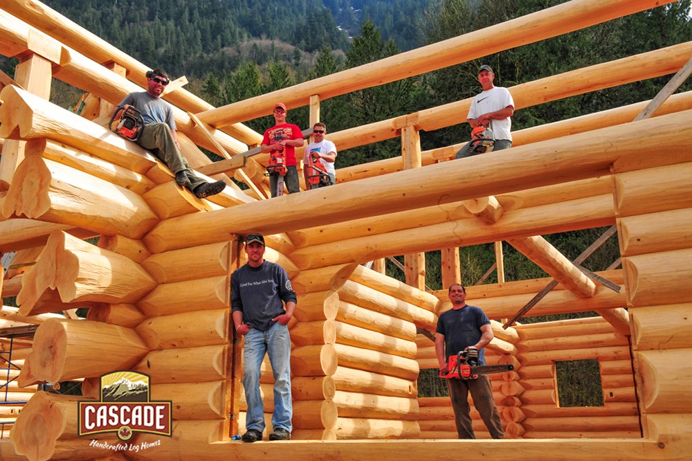 BCLogHomes's tweet photo. It's #ThrowbackThursday🔙
A great shot of Markus and the team back in 2014 building a beautiful Western Redcedar log home - diamond-notched and staggered flares.
#loghomebuilders #TBT #loghomes #throwbackphoto #teamphoto #CascadeHandcraftedloghomes https://t.co/QtTmBLdN8i