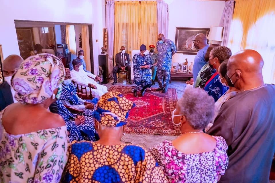 NpoReports's tweet photo. President @MBuhari @NGRPresident Signs Condolence Register While Visiting the Family of former Head of Interim National Government Late Ernest Shonekan #shonekan #Buhari #Buhari https://t.co/rNkCXIEocO