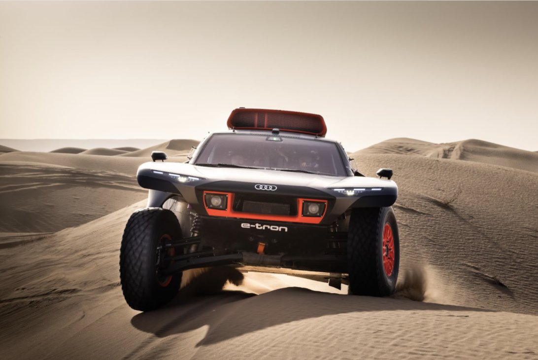 Al progreso se llega por etapas y hoy Carlos Sainz ha ganado la número 11 del @Dakar. 🏆 ¡Felicitaciones al equipo! En Audi trabajamos con las mejores innovaciones para alcanzar metas que todavía están por definirse.
#RSQetron #Dakar2022 #Audi #etronGT #FutureIsAnAttitude