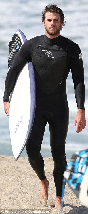 Happy Birthday Liam Hemsworth so fine 