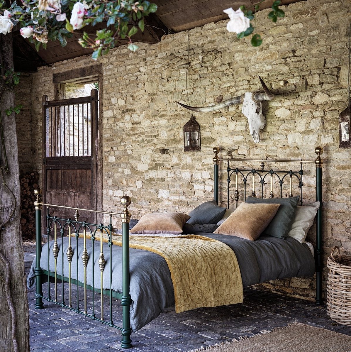 TheCornishBedCo's tweet photo. A nod to nostalgia and romance is ever-present with our Clifton Cast Iron bed. 

A true classic that typifies the iron and brass bed era, opulent Clifton features
ornate brass details, regal arches, and decorative floral fixings on its frame.

https://t.co/GCDIB6DmZZ https://t.co/rIc2cXTfwb