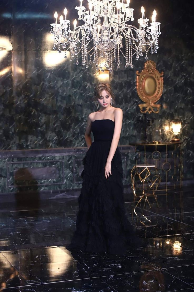 ௮ # baile de invierno 

--publica en instagram un par de fotos tomadas por su acompañante <a href="/EnMndsJns/">Enzo.</a>.--