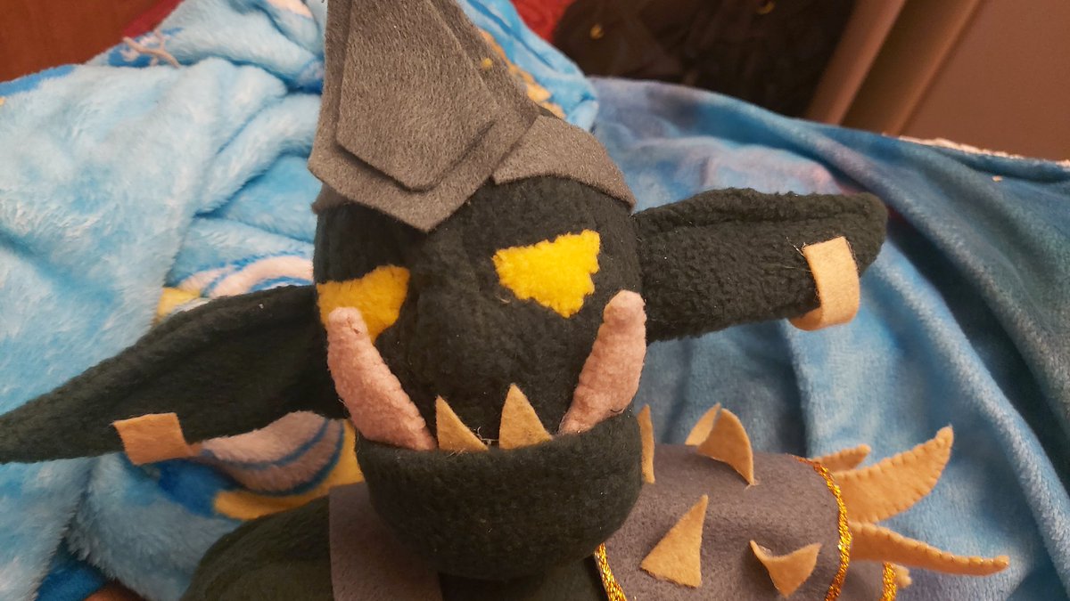 PlushieTumRs's tweet photo. Redid the head twice till happy, tbh the head needed to be fraction of the size but ran out of patience and out of glue
 General graardor   @RuneScape  old school style @OldSchoolRS https://t.co/wrcNAH9ok8