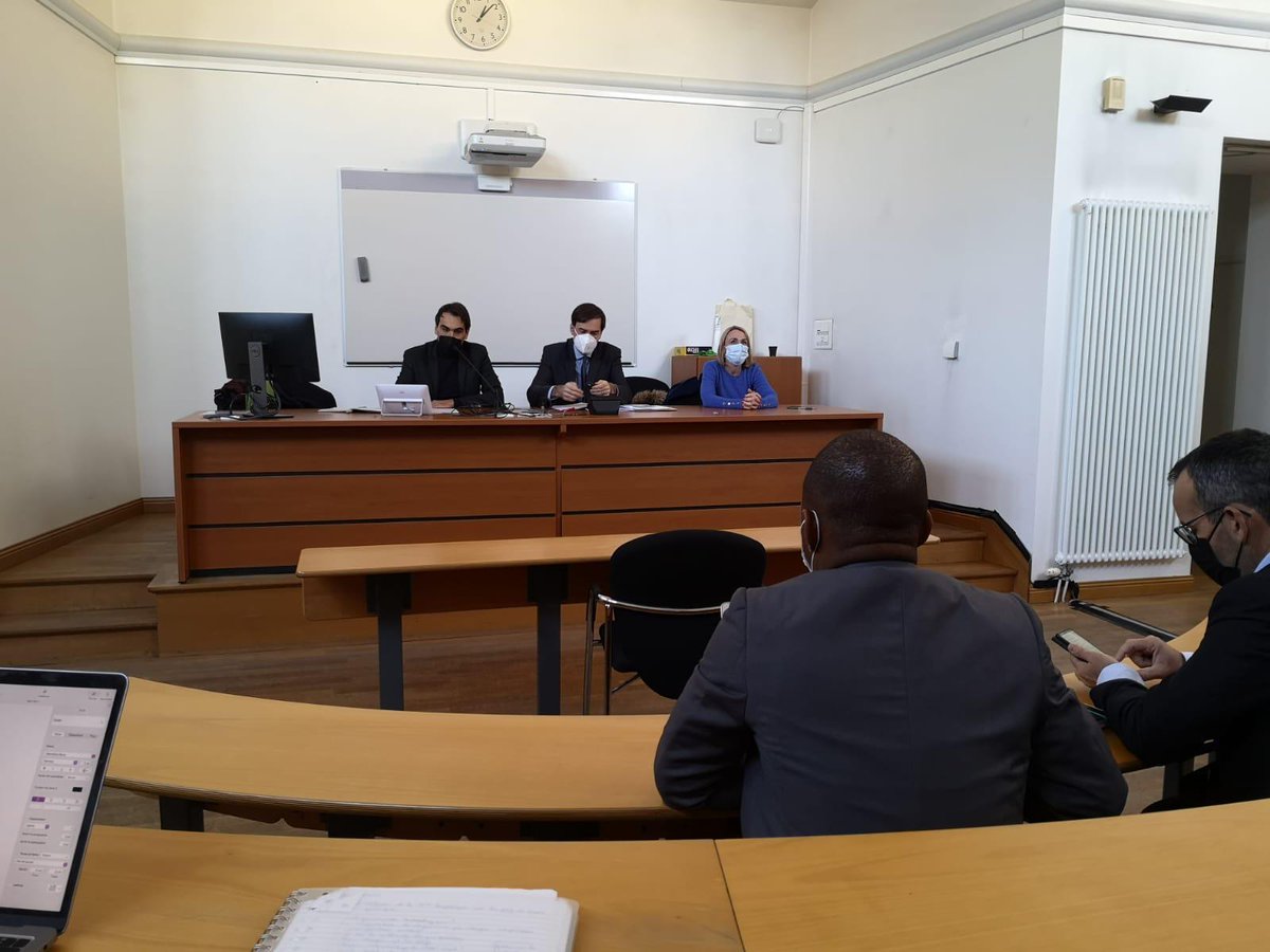 antoineclaeys's tweet photo. Conférence de Fabrice Melleray autour de son ouvrage le droit administratif de R Chapus. Passionnant @m2_dap @AnneLGirard @Droit_Poitiers https://t.co/ucJlpfeEdd