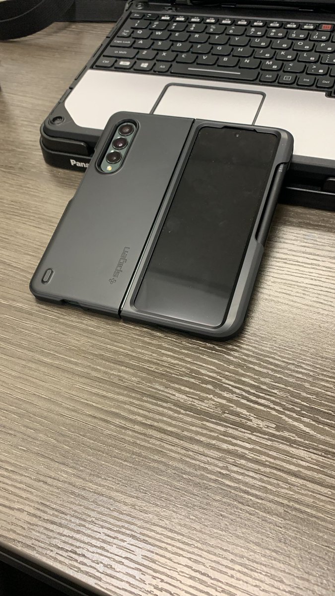 Stevemartinez91's tweet photo. 🙌🏼 thank you @SpigenWorld for making this Z Fold 3 case. The Thin Fit P case has a built in S Pen holder. Now I no longer need to carry it separately. Plus it has great protection. https://t.co/ke3HwSWguM