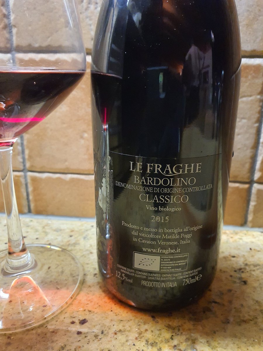KerinOKeefe's tweet photo. Every now & then what you really need is a juicy, savory, silky red that you can enjoy without thinking about but because it's so damn good, get's you thinking anyway, like this delicious #lefraghe #Bardolino #Classico 2015 #BrolGrande. It's smooth & spicy with depth & finesse. https://t.co/gkJCRnvFlm