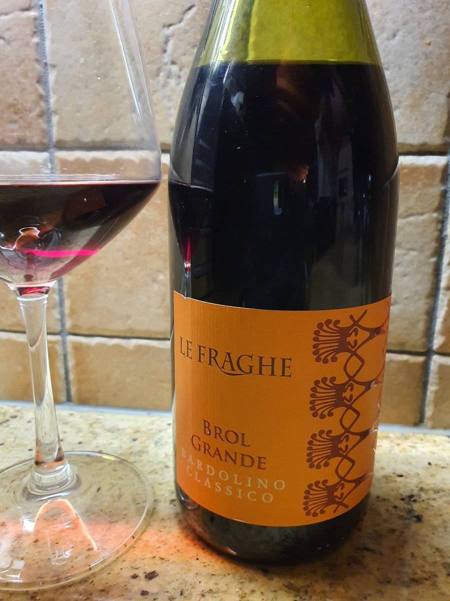 KerinOKeefe's tweet photo. Every now & then what you really need is a juicy, savory, silky red that you can enjoy without thinking about but because it's so damn good, get's you thinking anyway, like this delicious #lefraghe #Bardolino #Classico 2015 #BrolGrande. It's smooth & spicy with depth & finesse. https://t.co/gkJCRnvFlm