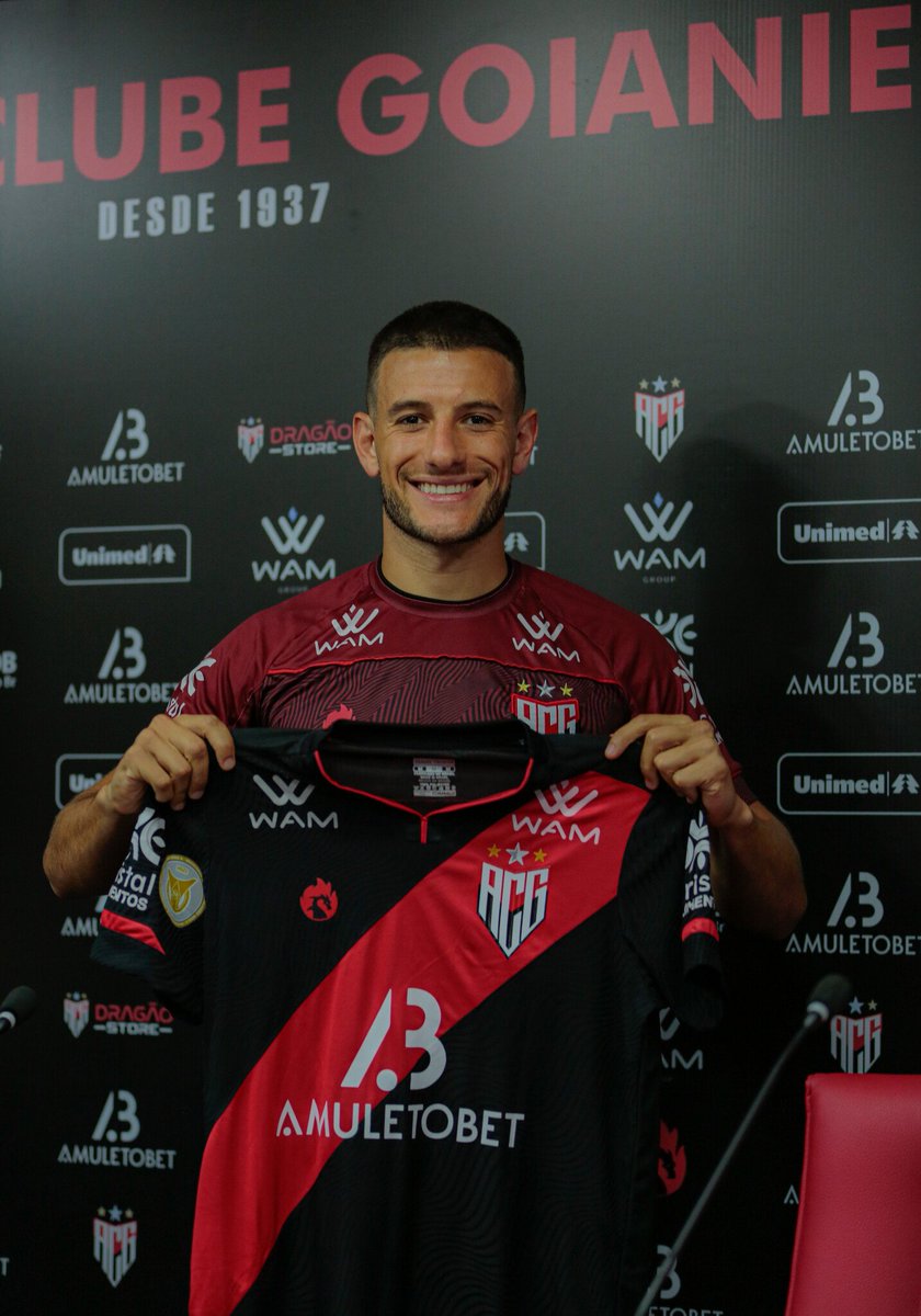 ACGOficial's tweet photo. A alegria de vestir Rubro-Negro! Bem-vindo, @leabarcia! 🇹🇹🔥🤩 

#DRAGÃO
📸: Bruno Corsino-ACG https://t.co/PzjJgUYLEc
