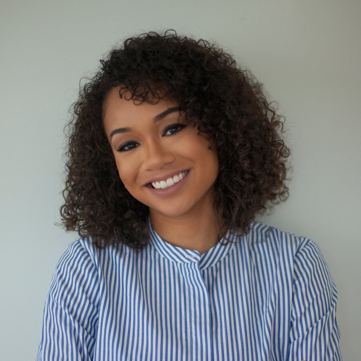 #TBT to the Life With Caca episode w/ the wonderful <a href="/MsDeniese/">Deniese Davis</a>: producer extraordinaire, and just one of the best people.

She shared so much insight on this episode, including some BTS from <a href="/insecurehbo/">insecurehbo</a>.

Listen here: bit.ly/AOP_DenieseDav… ✨

#Film <a href="/carolinagroppa/">Carolina Groppa</a> #producer