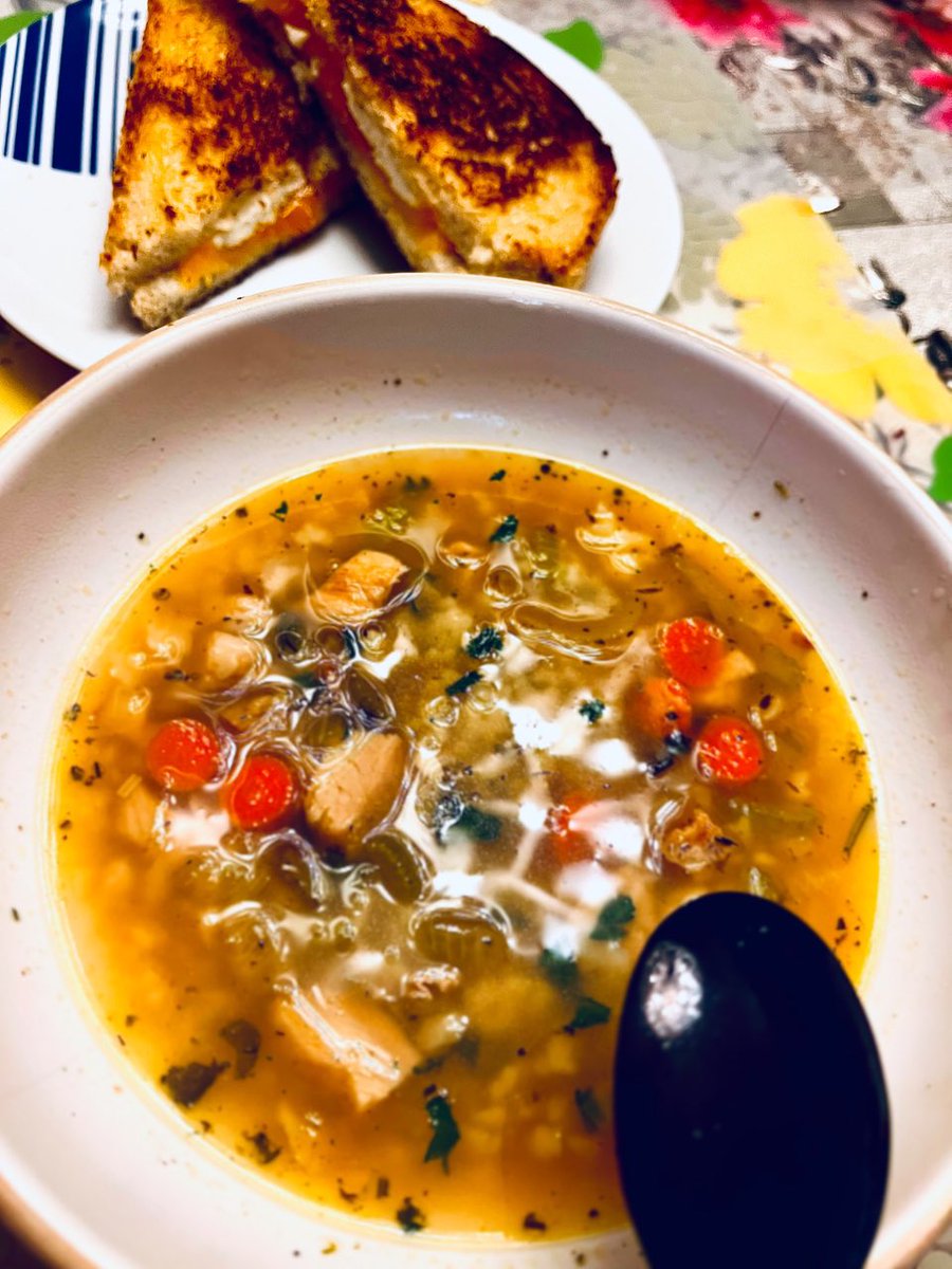 UglyApron's tweet photo. Soup/Sandwich: a winter study. #uglyapron #polyhobbyist #food #cooking #dinner #soup #sandwich #cheese #winter #delicious #cravings https://t.co/M1JvwTTqqj