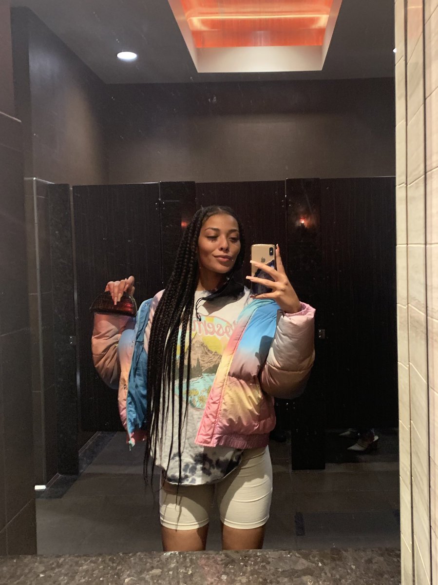 Deztanie_'s tweet photo. 4 lemon drops later and I’m in the bathroom having a photo shoot😩🍋 https://t.co/FYebX2aIo8