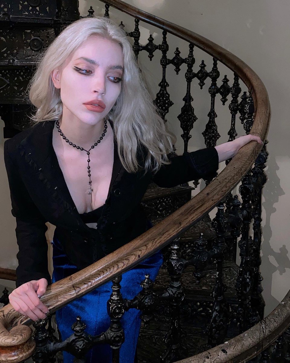 newfaceinnhell's tweet image. Мои готские хоромы