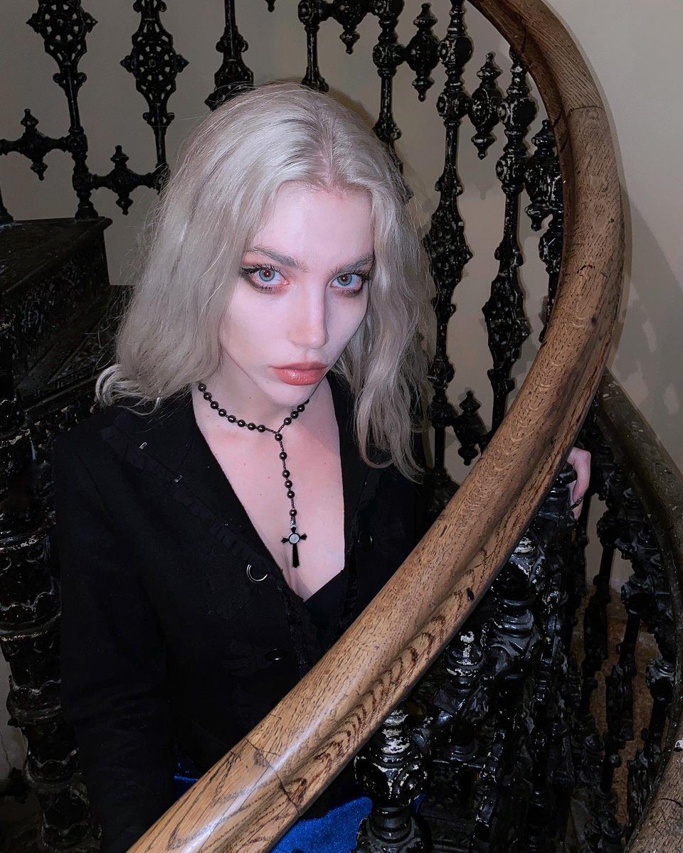 newfaceinnhell's tweet image. Мои готские хоромы