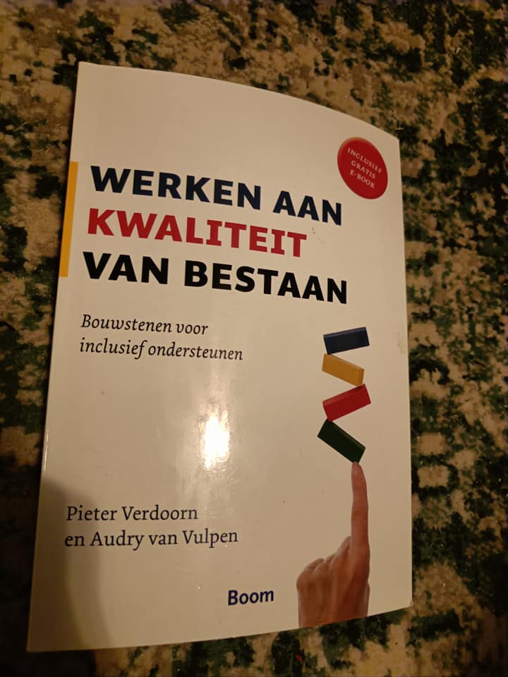 doesliev's tweet image. Zijn er nog mensen die Social work doen of gaan doen aan de Hogeschool Rotterdam en bepaalde boeken nodig hebben? Ik ben afgestudeerd en alles mag weg. Ik hoef niet veel, geef wat je kan missen en ik stuur het naar je op.

As usual retweet = liev ❤️