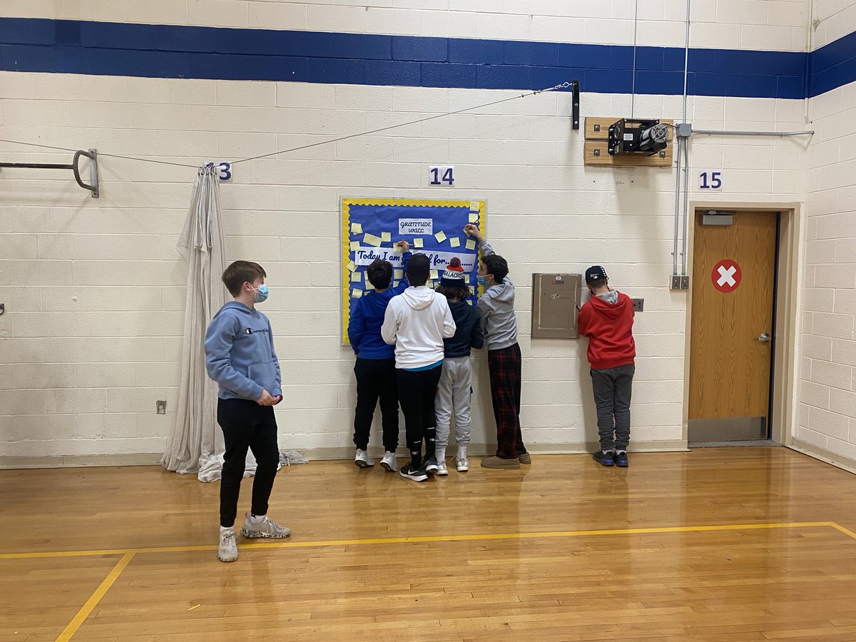 CesarBlacido1's tweet photo. Thankful Thursday! Our students took the time today to reflect on the things they are grateful for! Good job smith students! #wellnessweek #ThankfulThursday @RSDsmithschool https://t.co/iwNJS90KMo