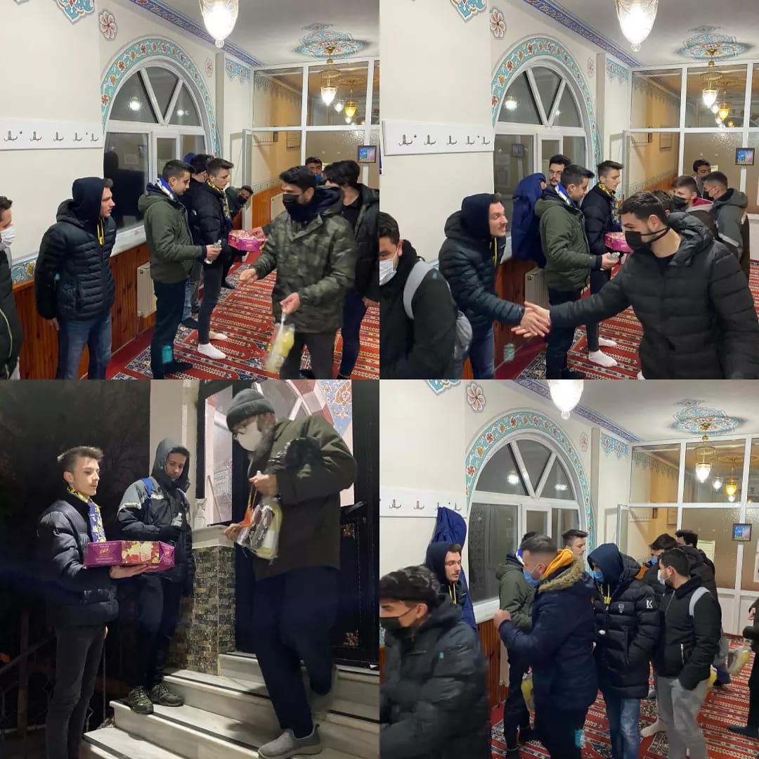 NAMIK KEMAL UNIGFB olarak, Rahmetli Ağabeyimiz Sefa Kalya hayrına Mevlid-i Şerif okutup lokum dağıtımı gerçekleştirdik.Katılım gösteren üyelerimize, @uauninamikkemal ve @unitynku'e  teşekkür ederiz.

YAŞADIKÇA YAŞATACAĞIZ SEFA REİS
#BizİzindeSenKalbimizdesin #UNIGFB