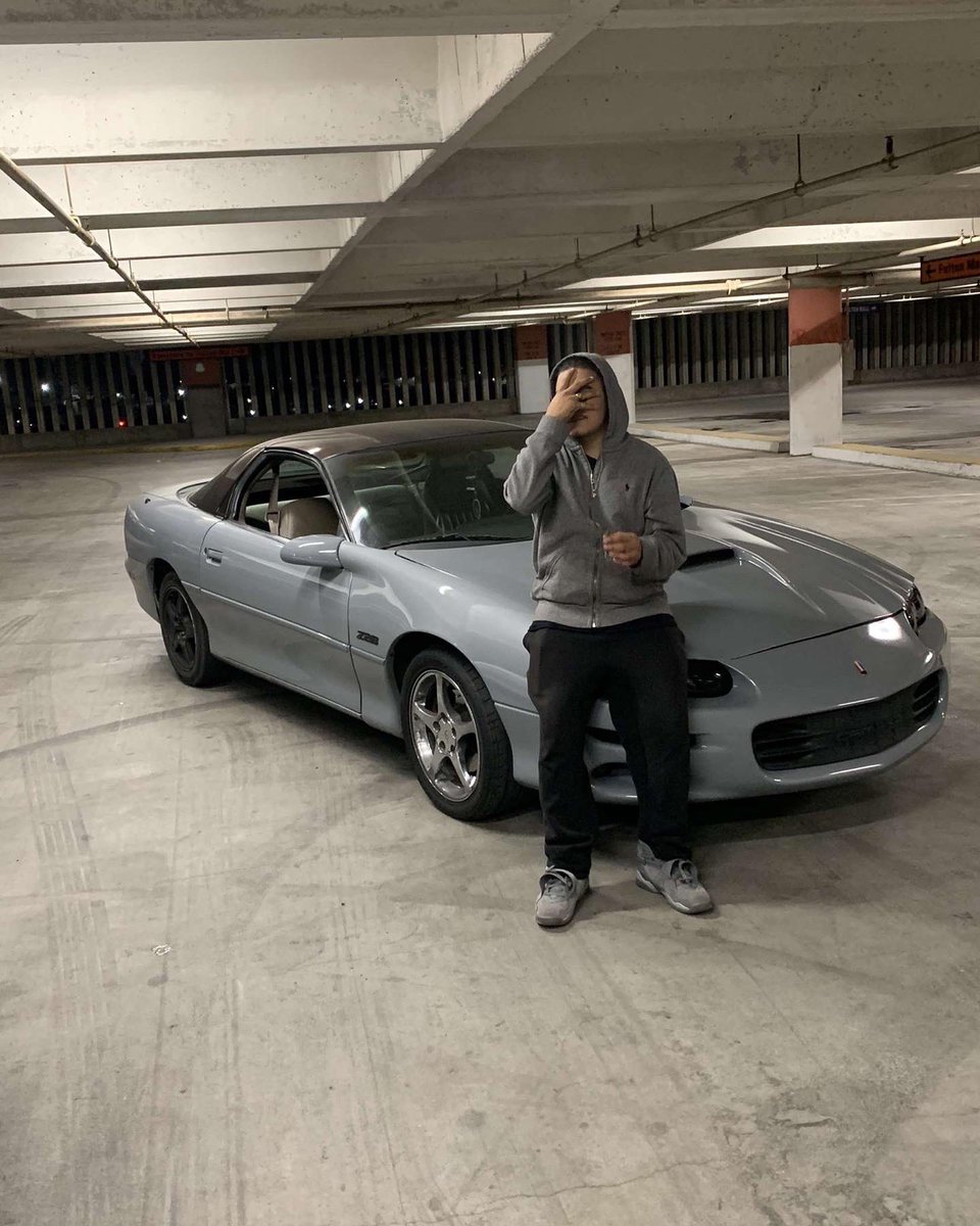itsAnthony559's tweet photo. You ever fell off, then bounce right back cause you a dawg ? 💫  #fastlyfe https://t.co/0cErKs1e5o
