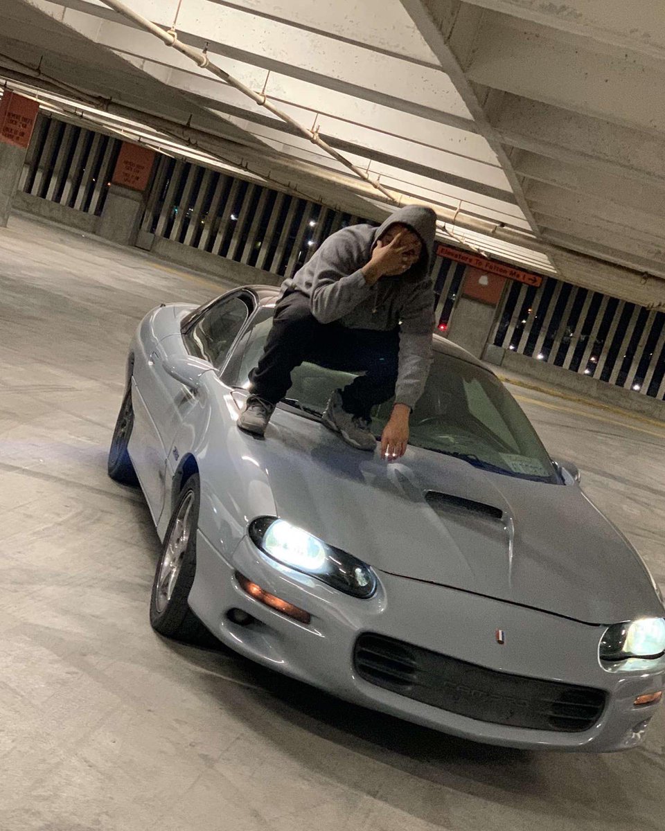 itsAnthony559's tweet photo. You ever fell off, then bounce right back cause you a dawg ? 💫  #fastlyfe https://t.co/0cErKs1e5o