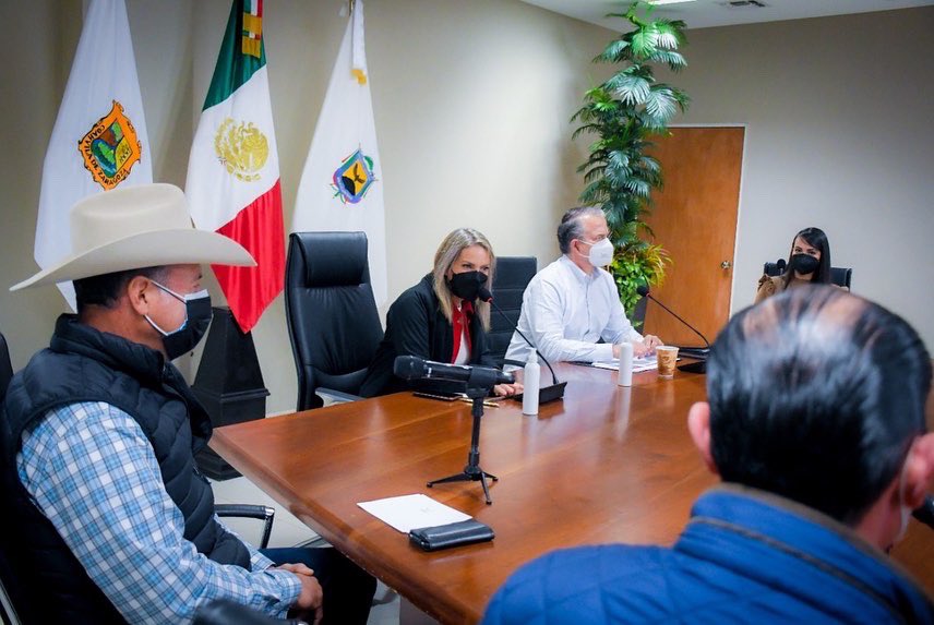 normaltrevino's tweet photo. Junto al Secretario @fsaracho10, Alcaldes de la región y autoridades de salud llevamos a cabo reunión de sub comité técnico COVID19 region Nte con el firme compromiso de continuar trabajando y reforzando las medidas sanitarias que dicta el sub comité. 
En salud #VamosJuntos https://t.co/crpDZ0tbtw