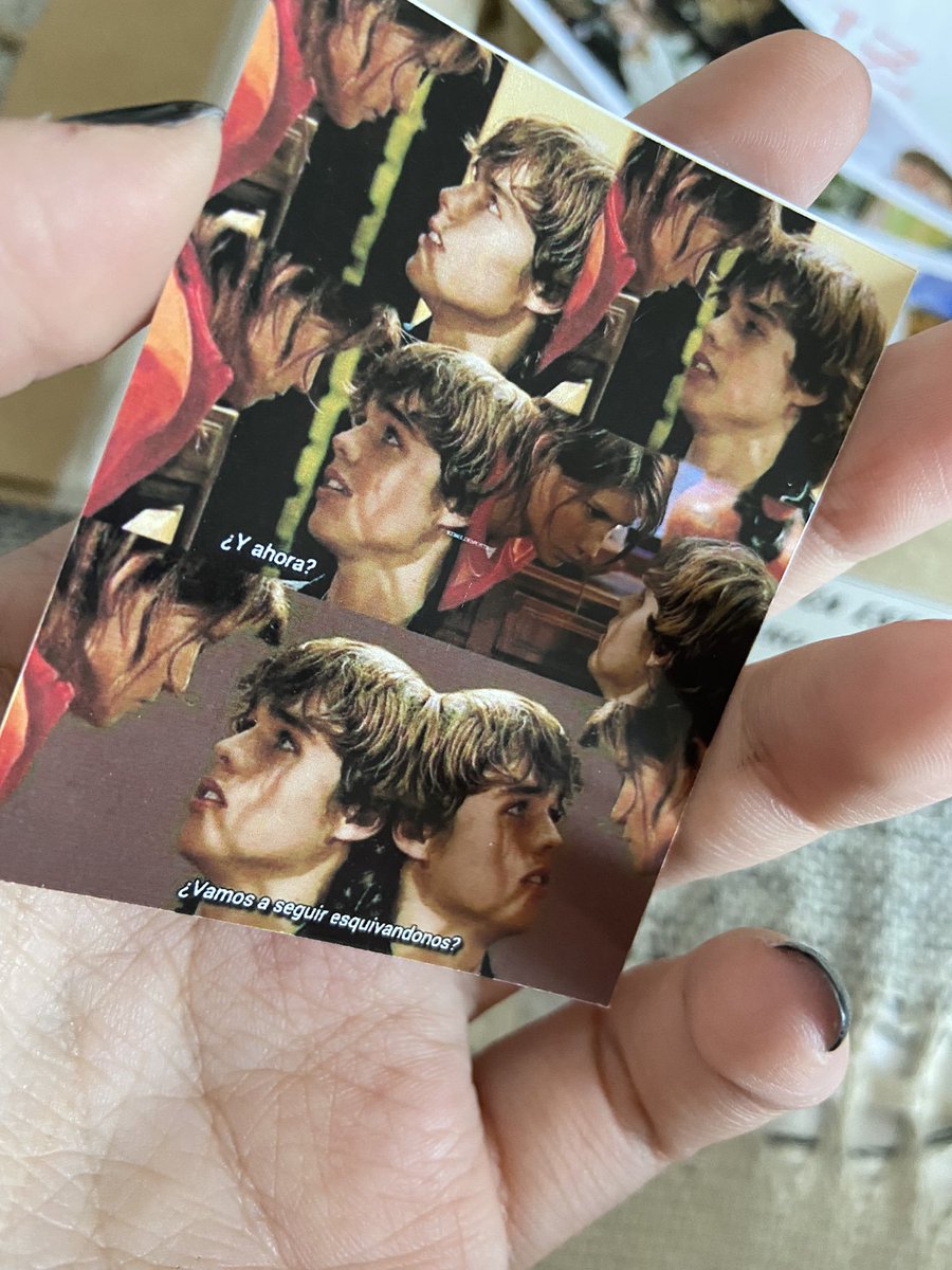 91millsbb's tweet image. Y mis otras amigas me regalaron este sticker se llora