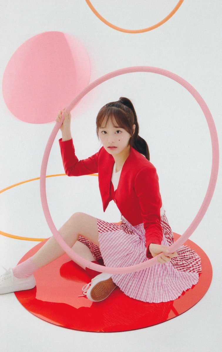 Hula Hoop Album - Version A
» Jinsoul
» Choerry
» Yves
» Chuu