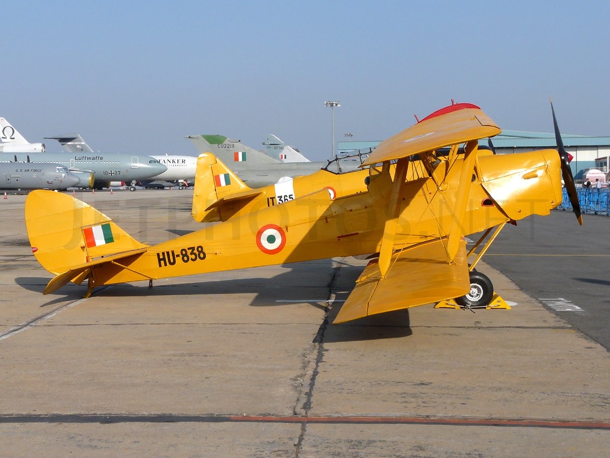 TheGhostRider31's tweet photo. 13/365-The #DeHavilland #DH82 #TigerMoth was a 2-seat biplane powered by a 145hp GYPSY MAJOR 4-cylinder inverted air-cooled engine. It was the primary trainer for the #RAF during the second world war, it was also the basic trainer in the #IAF right from 1940 #IndiaAviation BR📸 https://t.co/2Nbbblph9i