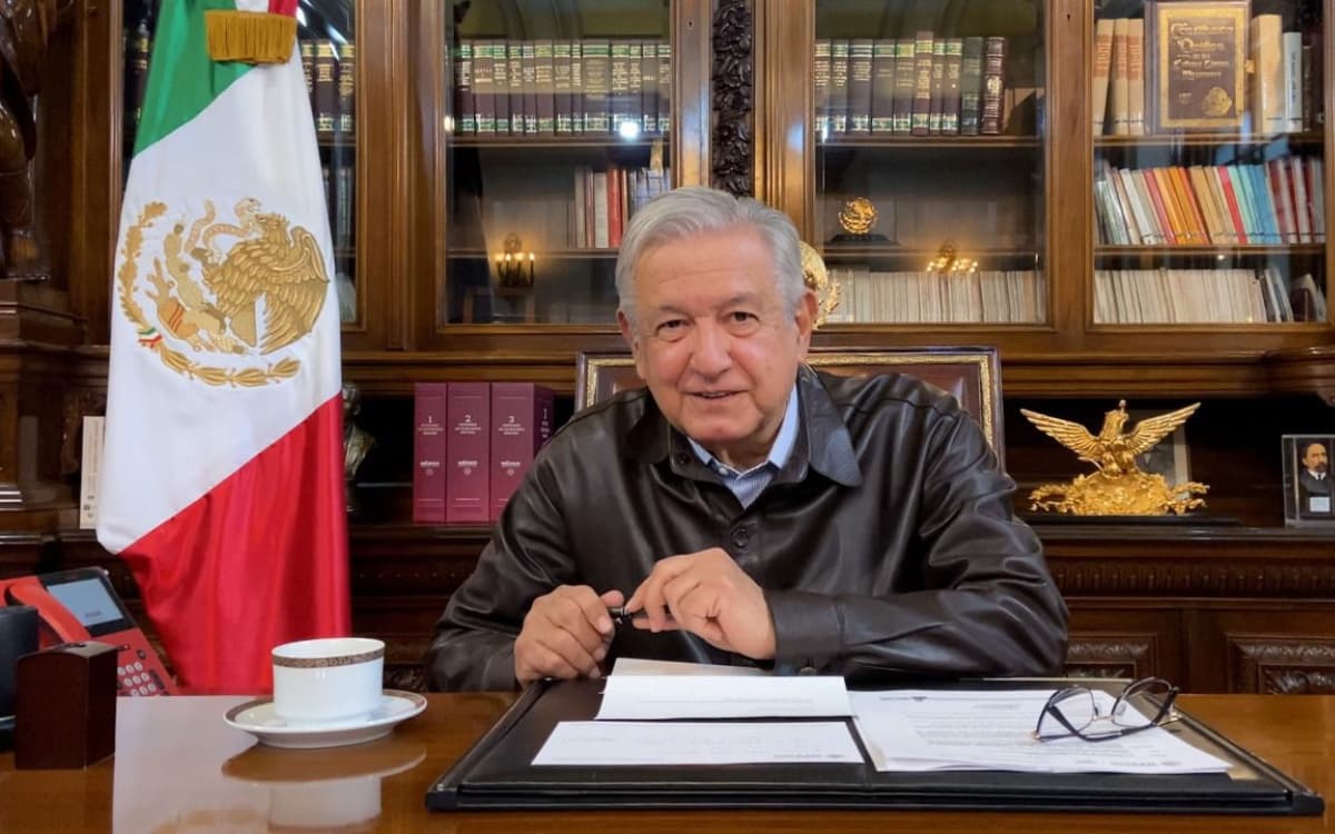 AristeguiOnline's tweet photo. Reaparece AMLO; celebra que Salinas Pliego analice comprar Banamex
https://t.co/1hhMIT0IzM https://t.co/kvQrxe4Q1h