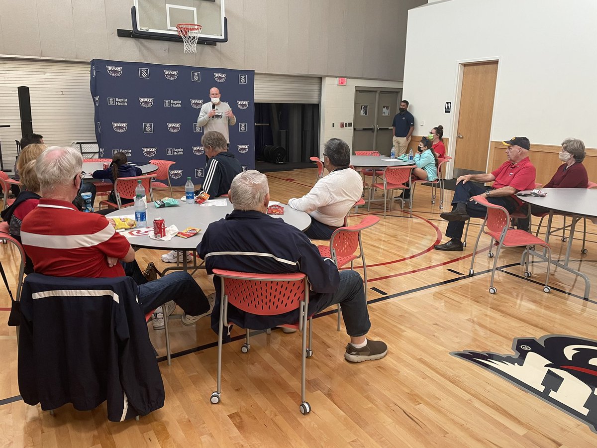 MichaelGraffin2's tweet photo. Great night @FAUWBB chalk talk with @coachsully10 and Coach Matt Ruffing! #BasketballinParadise #BeatMiddle https://t.co/EgtlWTIAHt