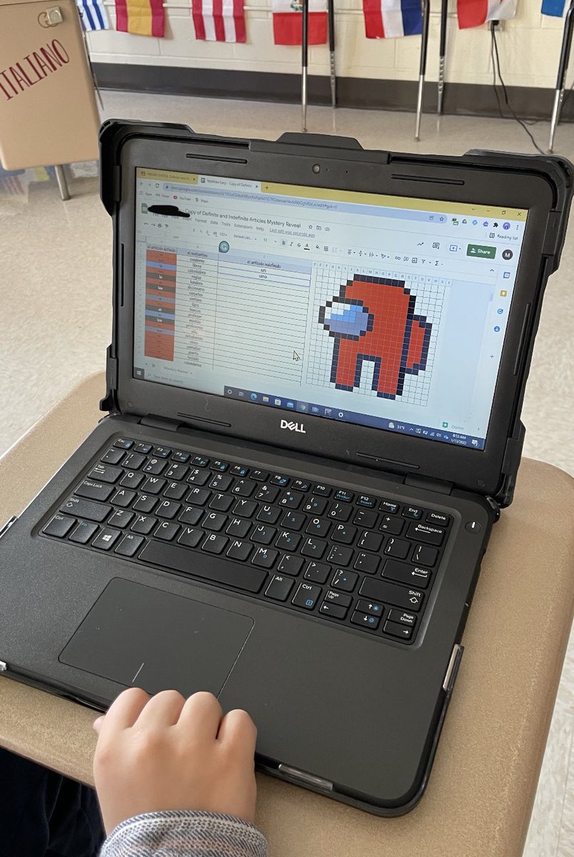 Ms_Stanco's tweet photo. Today we practiced definite &amp; indefinite articles with a self-checking mystery photo. Each time students put in the correct article for a noun, the image fills a little! If the image doesn’t fill, they know that they have to look at their answer again. They loved it! @IslipMS https://t.co/VTha2brkBB