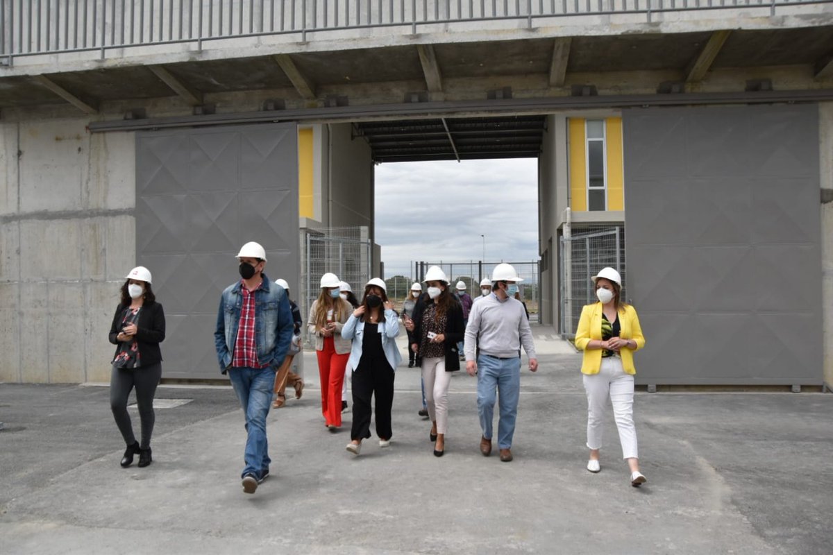 Senda_gob's tweet photo. Directores Regionales y equipo directivo de @Senda_gob visitan obras del centro CIP-CRC Sename de la Región de Los Lagos que se inaugurará próximamente. Este centro permitirá ampliar nuestra cobertura de tratamiento y rehabilitación del consumo de alcohol y otras drogas. https://t.co/XI5wUkEFDv