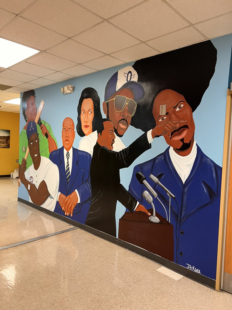 HylaMonet's tweet photo. Kindezi WEST’s latest paint job 🥰 “AtlantaGeniuses”#geniusawakeningeducation #Atlantahistorymakers #WESTisBlessed #PandaPOWER @KindeziED @KindeziSchool 💚🖤🐼 https://t.co/7aQrQAK054