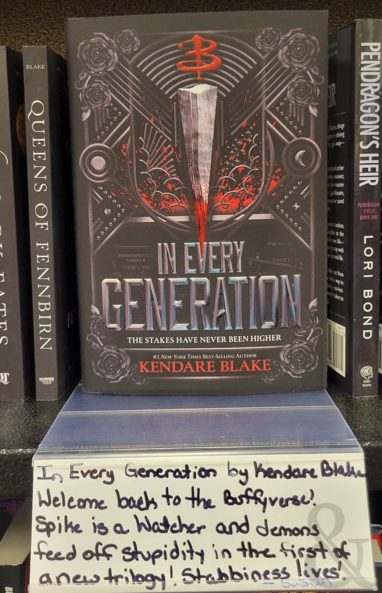 How about the first #booksinthewild for 2022?

@KendareBlake #ineverygeneration 🗡