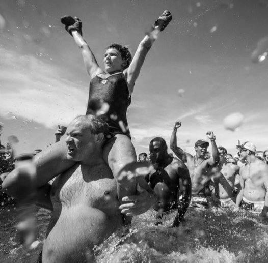 cfclub's tweet photo. The glory of the Chicken Fight.
.
.
.
.
#chickenfights #crabisland #shoulderwars #shoulderrides #shoulderride #chickenfight #chickenfightclub https://t.co/GuY5fbzHZv