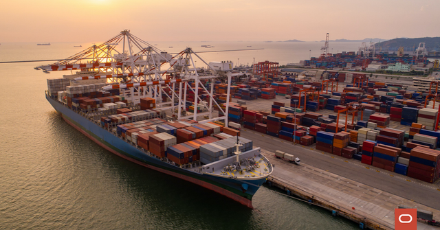 donaldmrout's tweet photo. Flaws in the global supply chain were intensified by the pandemic. Discover how @OracleStartup members use #blockchain to improve efficacy and transparency across industries. @retraced_global @Vistory_BB @tracifier_com https://t.co/INXHhaq6F3 https://t.co/Cvyt1L0un7