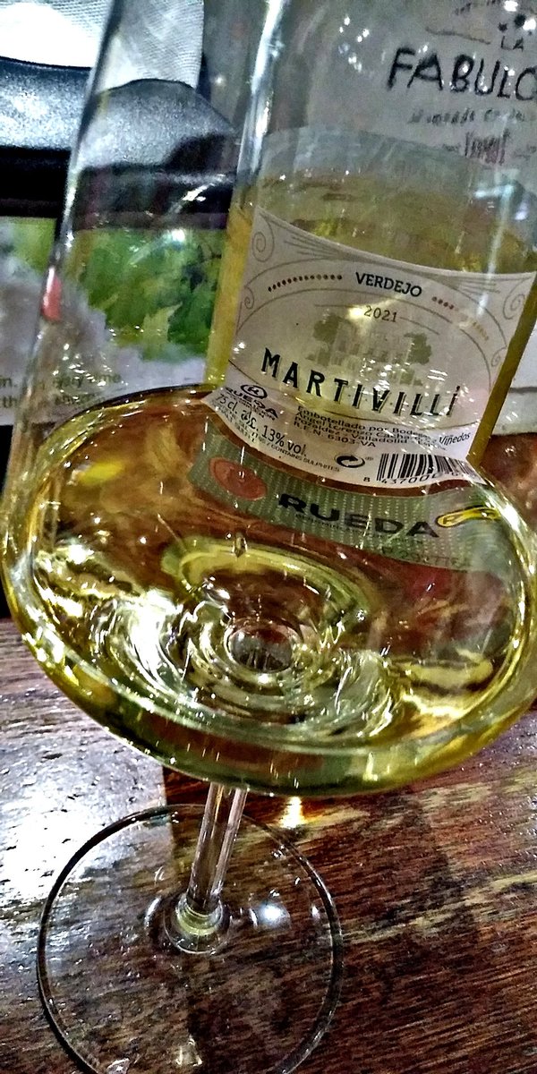 JesusPilar79's tweet photo. #TimetoTaste #Winemoments vamos #AlLio catando el #Martivilli2021 @DORueda #bodegasmartivilli https://t.co/ouz0maov9O