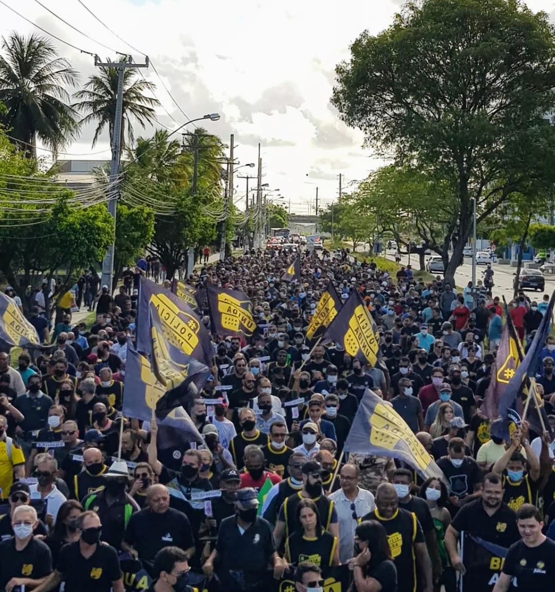 Marcos94961532's tweet photo. #periculosidadeja Polícias Militares e Civís mobilizados pelo direito a periculosidade e reposiçoes das perdas por 10 anos ( sem um centavo de reposição )

@BolsonaroSP 
@jairbolsonaro 
@CarlaZambelli38 https://t.co/zHxmdquSgS