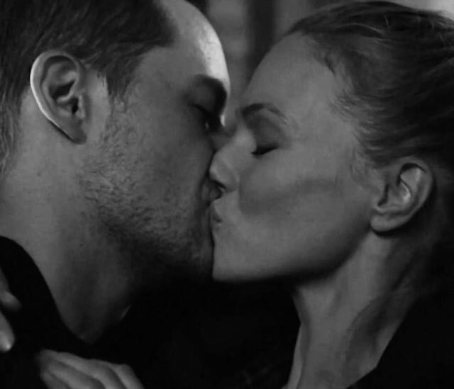 Nicole5Wheeler's tweet photo. Cheers to one HECKUVA year!! ♥️🎉💋🎊💍 #LastFirstKiss #Upstead #OneChicago #ChicagoPD #JayAndHailey #TheHalsteads #PartnersForLife https://t.co/LT3WsgEbXI