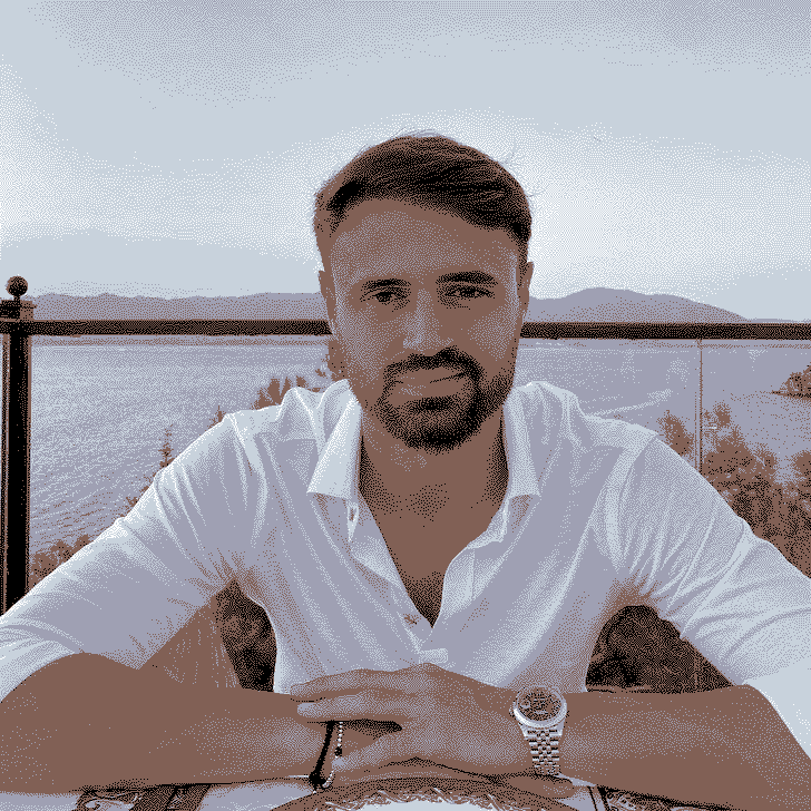 AAbdulmirac's tweet photo. @konyaspor Bir grafiker olarak bunu yapmanın görevim olduğunu düşündüm ve saygıdeğer abimin vefatı üzerine bu çizimi yaptım inşallah sizde konyaspor ailesi olarak bunu değerlendirirsiniz. https://t.co/kH25qau0JY