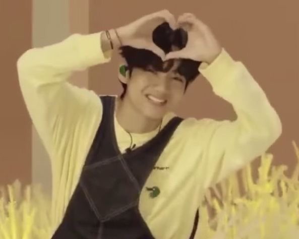 thvrandom's tweet image. #btsv 💛