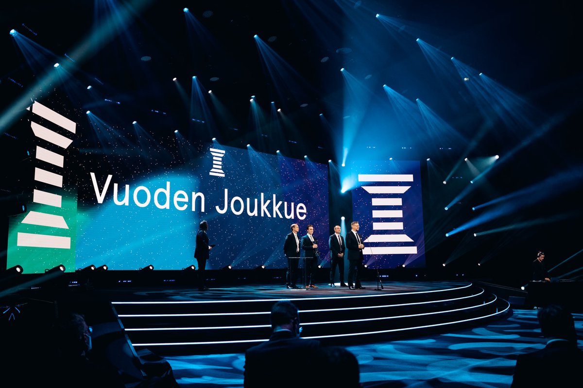 Leijonien MM-hopeajoukkue voitti Vuoden joukkue -palkinnon Urheilugaalassa! leijonat.fi/index.php/uuti… #Urheilugaala #UG22 #kunnioitus #yhteisöllisyys #Leijonat Kuva: Urheilugaala / Jami Ivanoff