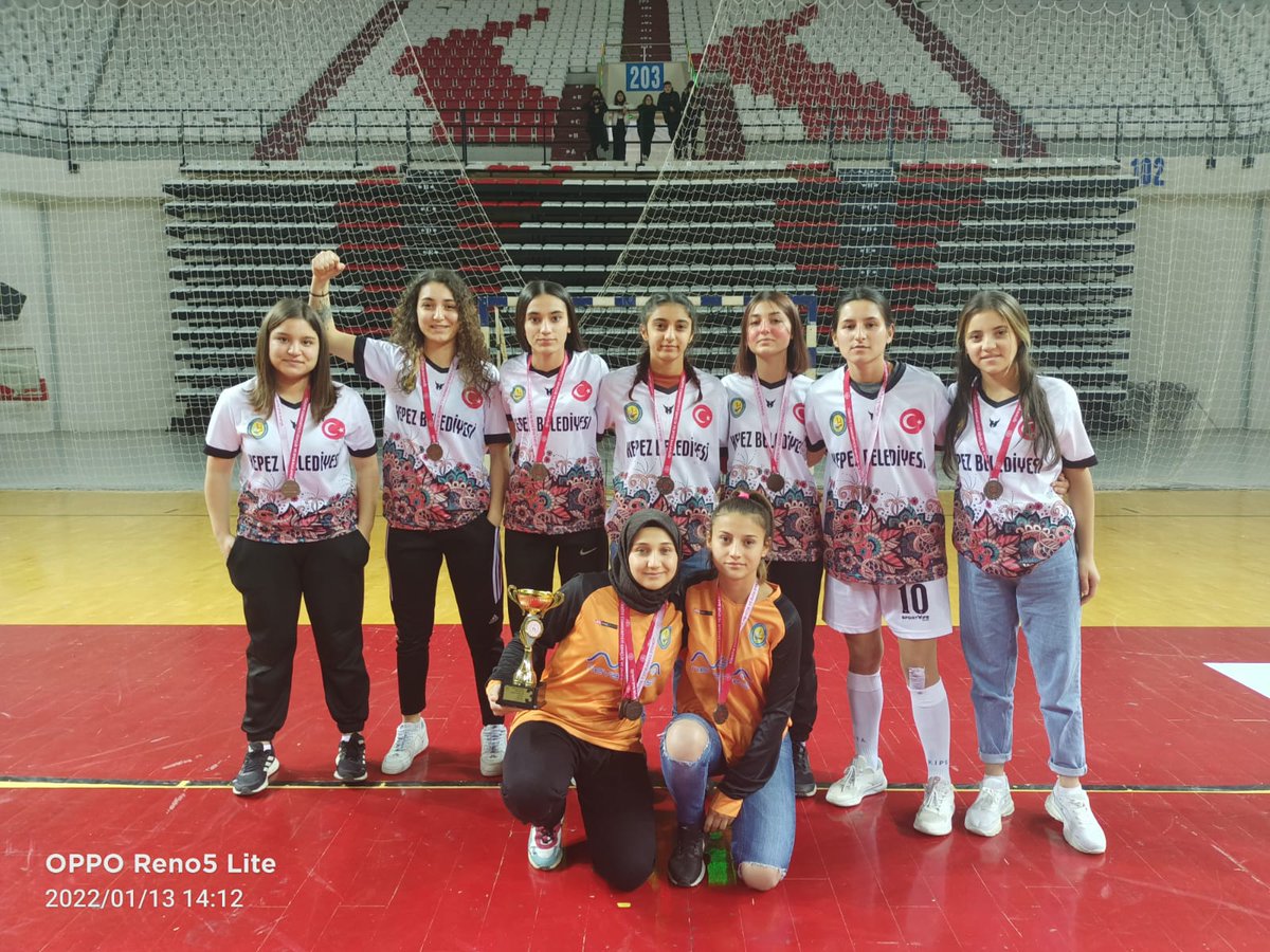 AytenCpal's tweet photo. Okulumuz Kız Futsal Turnuvasında Antalya il 3.sü olmuştur. Tebrik ediyoruz. Yolları açık olsun. @07kepezmem @antalyamem07 https://t.co/urXixtP6bV