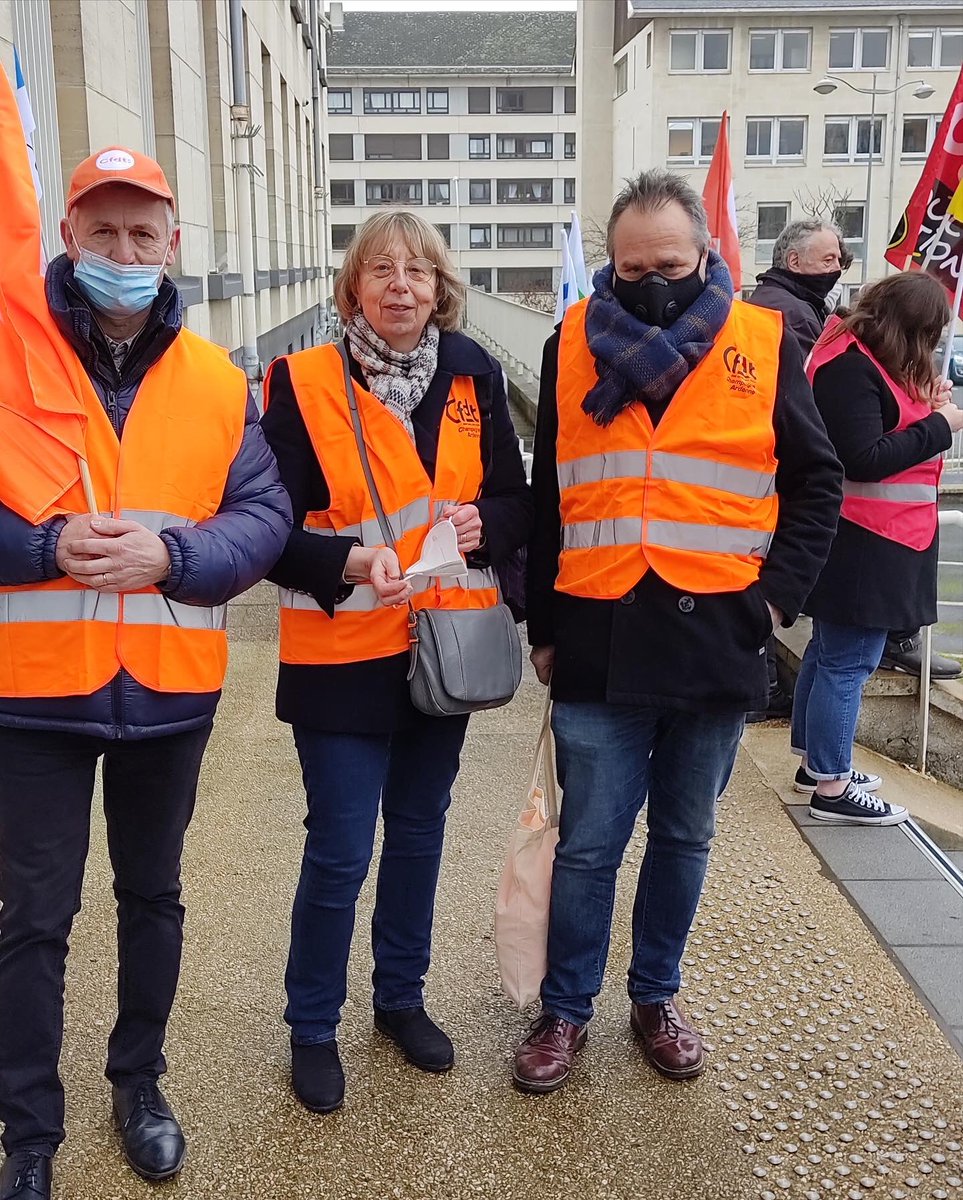 FepCfdtCA's tweet photo. La FEP-CFDT Champagne-Ardenne était à Reims ce matin pour manifester à vos côtés. https://t.co/AJdr0o2NJv
