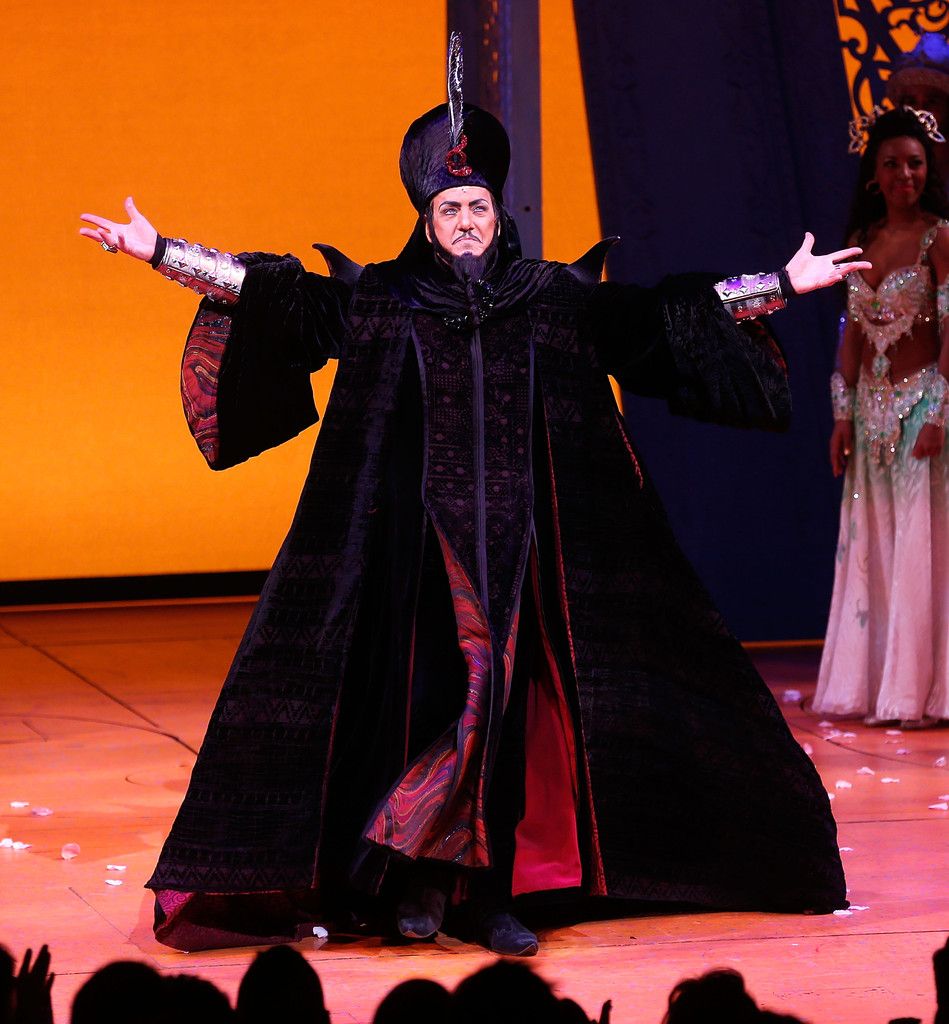 It's the end of an era! You have until Jan 23rd to see THE ORIGINAL Jafar live on stage at @aladdin!
#Aladdin #AladdinBroadway #WishGranted #HappyTrails #EndOfAnEra #Jafar #DisneyVillains https://t.co/kgQElcl4ha.