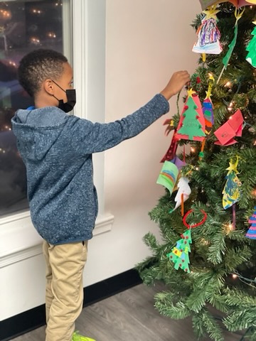 This December, Scholars at The Club at Collington enjoyed making ornaments, trimming the tree, and decorating cookies and ice cream sundaes as part of their Club Christmas celebration.