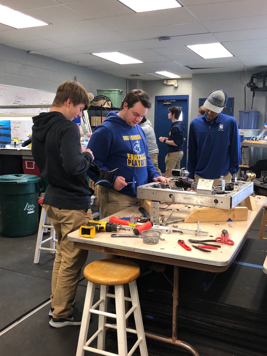 team5005's tweet photo. Thoughtful Thursday from our smort bois (and girl 💙) :) 
#robobucs #team5005 https://t.co/l87jGus05h