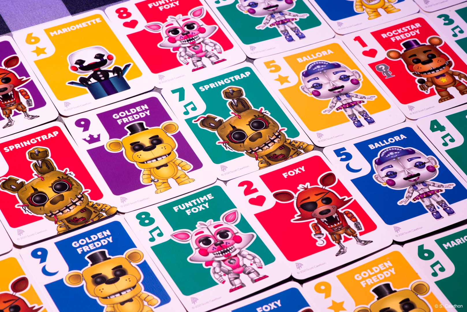 Funko Five Nights at Freddy's Scare-In-The-Box Card Game