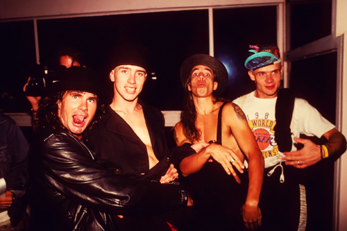 tmdqa's tweet photo. Red Hot Chili Peppers (1988) // Red Hot Chili Peppers (2021) 🌶️ https://t.co/RPl8pxcBQ9