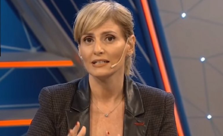 Julioac13's tweet photo. Lara Manguel, hermana de la periodista cristinista Romina Manguel 'trabaja' como asesora en el ministerio de cultura nacional. Cobra más de 300 mil pesos mensuales. 
El kirchnerismo es una gran empresa ..
 Estatal !! https://t.co/bgFxijFRj0